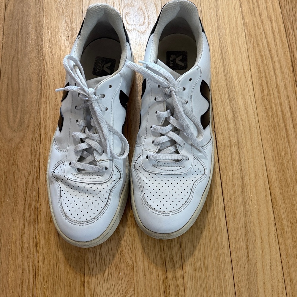 Veja V-10 Black/White Leather Sneakers Sz 9 - Picture 2 of 13